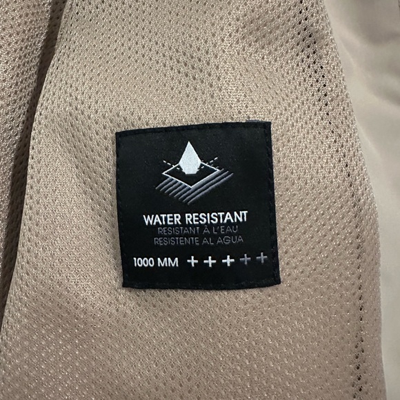 Volcom Women’s Shell - Picture 4 of 4